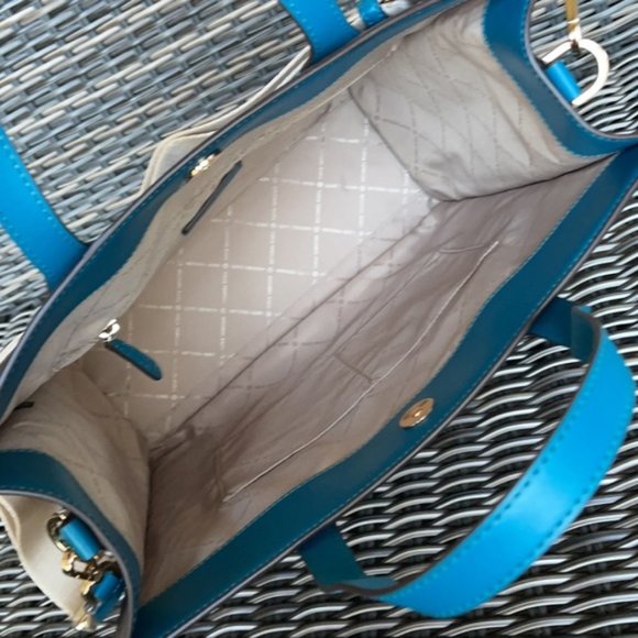 Michael Kors Kenly Large Tote - Picture 8 of 16